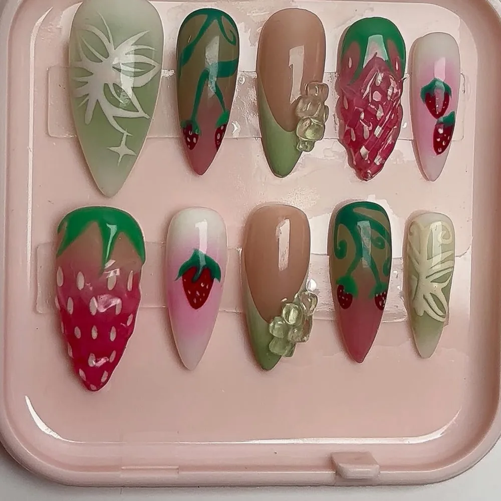 Strawberry Matcha press-on set